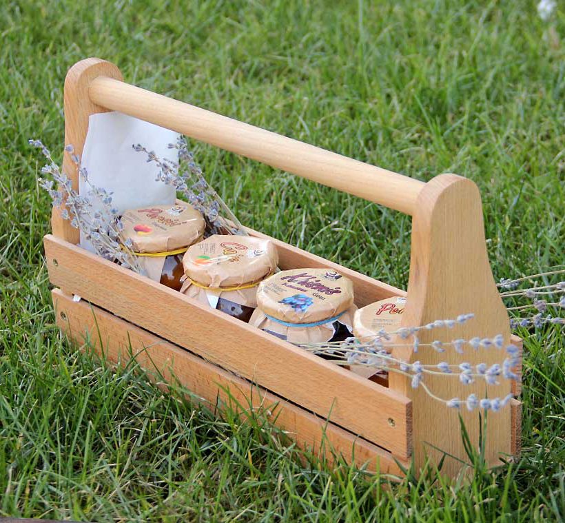 Bunicuța din povești se realizează nu numai prin carte, ci și prin delicatese din fructe